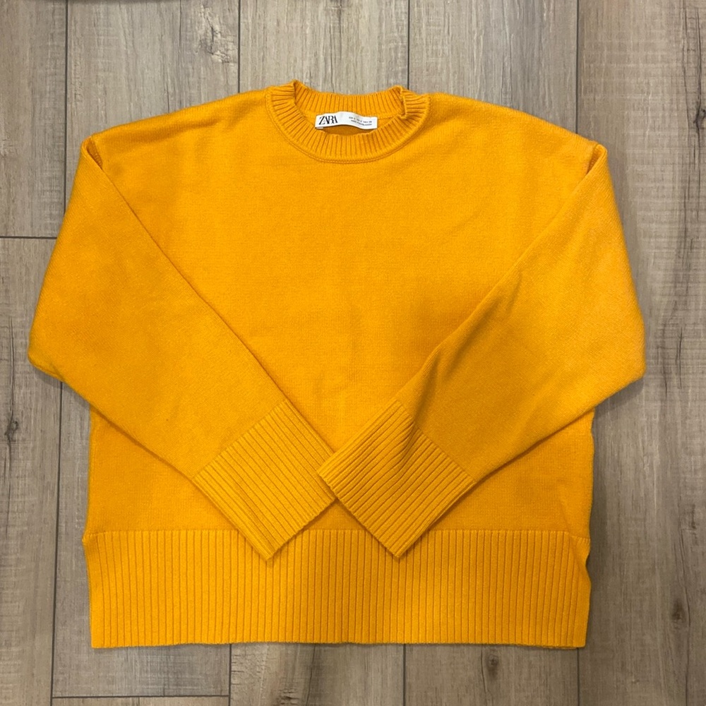 Orange crew neck knit sweater, size small